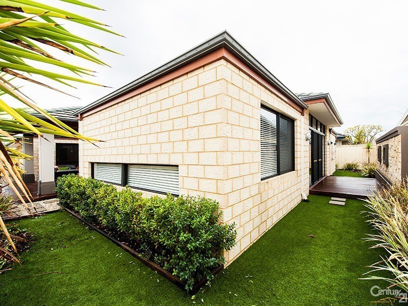 17 Jasper Way, Lakelands WA 6180