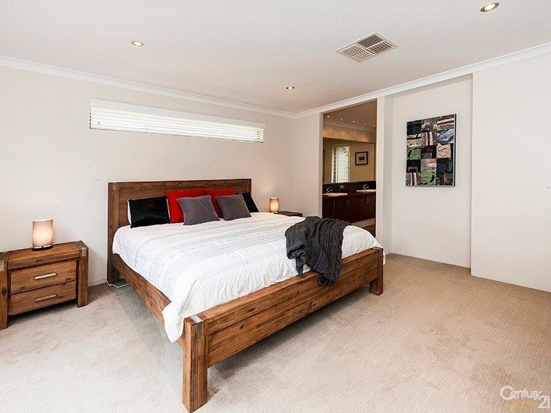 17 Jasper Way, Lakelands WA 6180