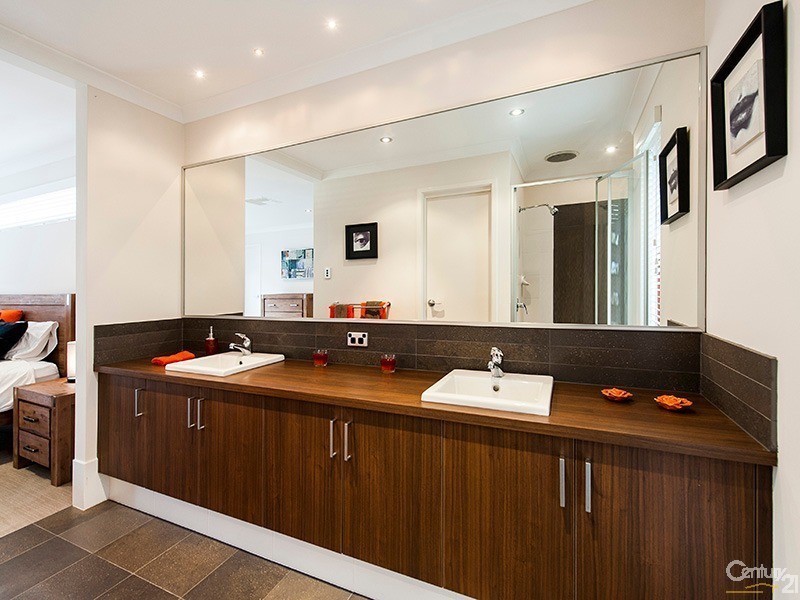 17 Jasper Way, Lakelands WA 6180