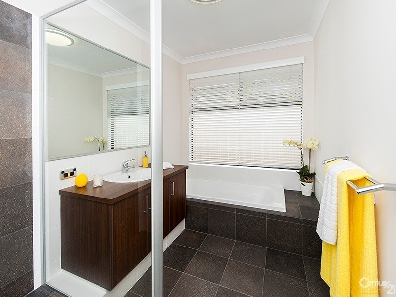 17 Jasper Way, Lakelands WA 6180