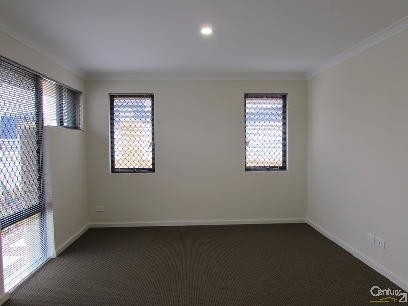 21 Tamarind Lane, Halls Head WA 6210