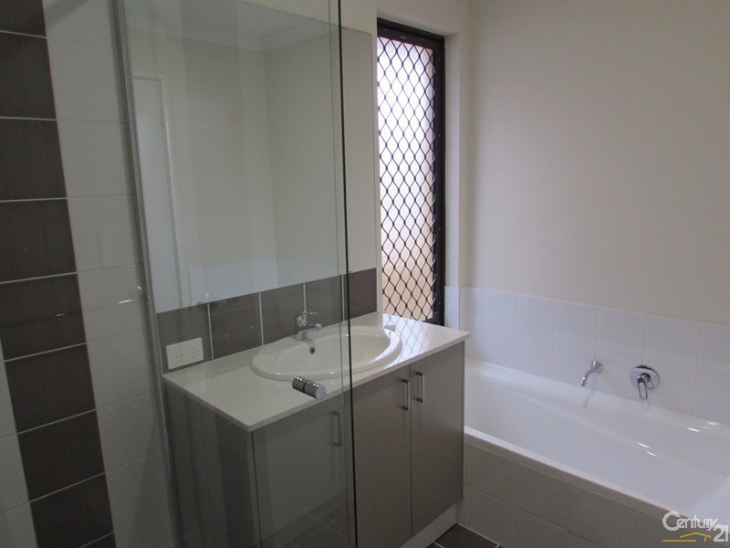 21 Tamarind Lane, Halls Head WA 6210