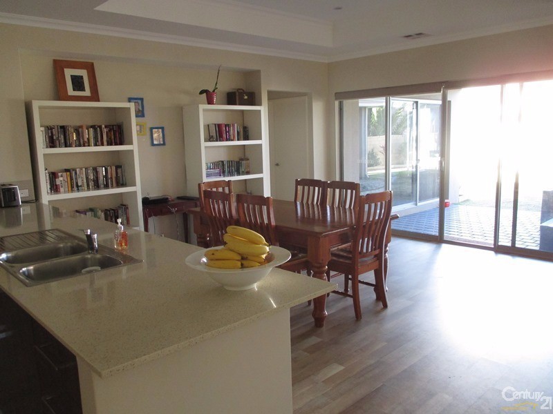 31 Princeton Drive, Wannanup WA 6210