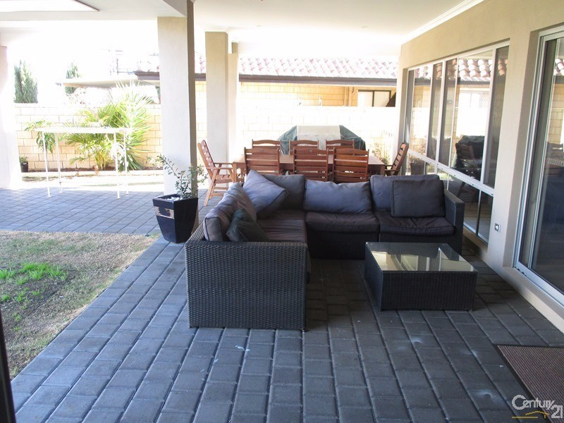 31 Princeton Drive, Wannanup WA 6210