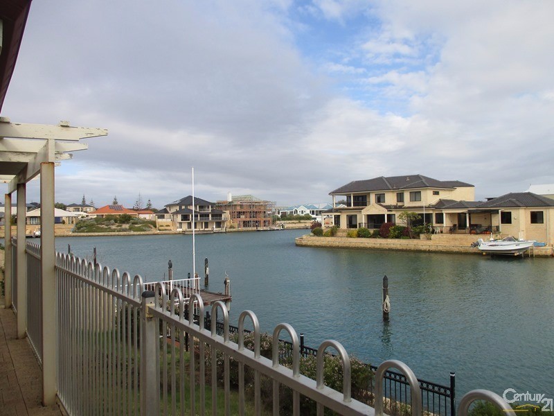 13 Voyager Close, Wannanup WA 6210