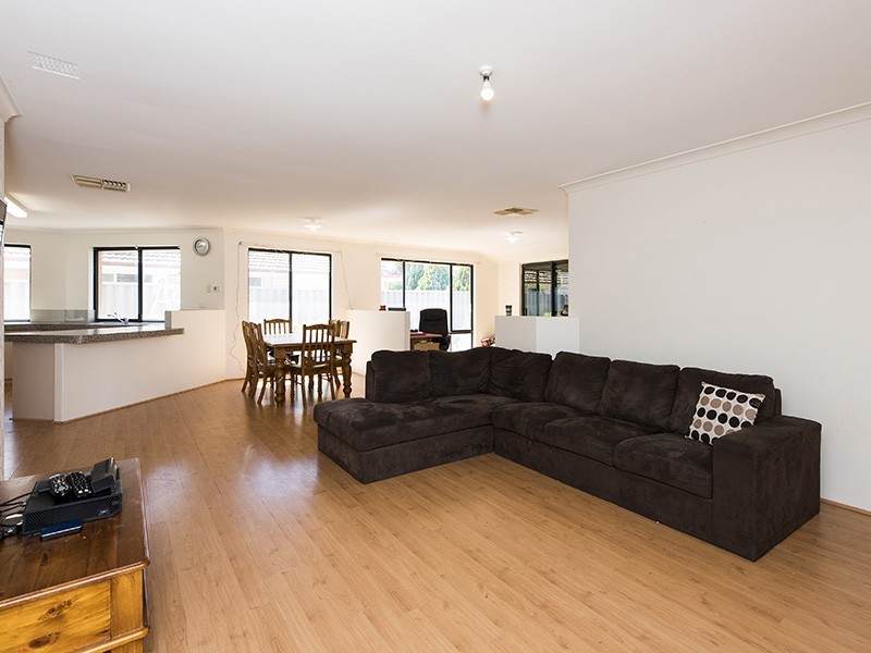 8 Laguardia Loop, Port Kennedy WA 6172