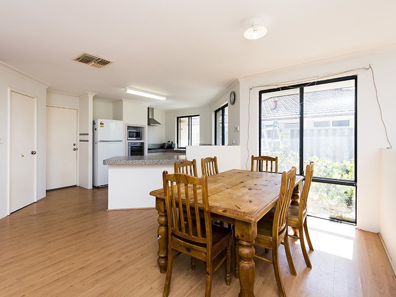 8 Laguardia Loop, Port Kennedy WA 6172