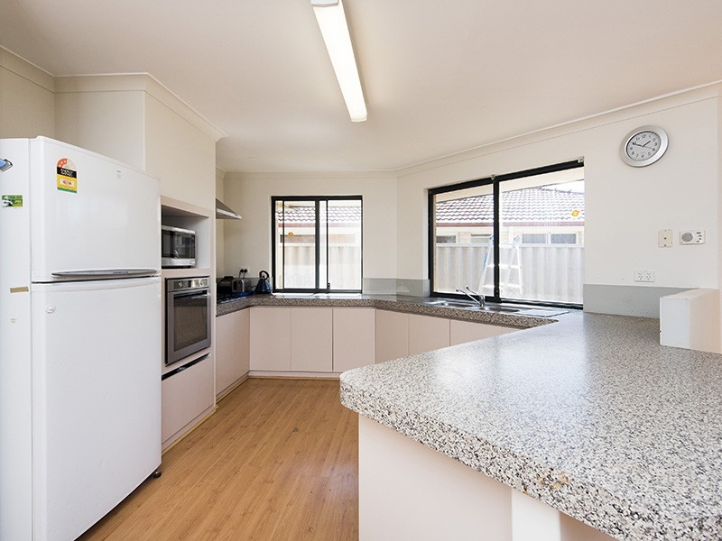 8 Laguardia Loop, Port Kennedy WA 6172