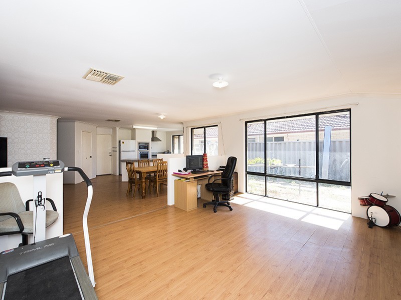 8 Laguardia Loop, Port Kennedy WA 6172