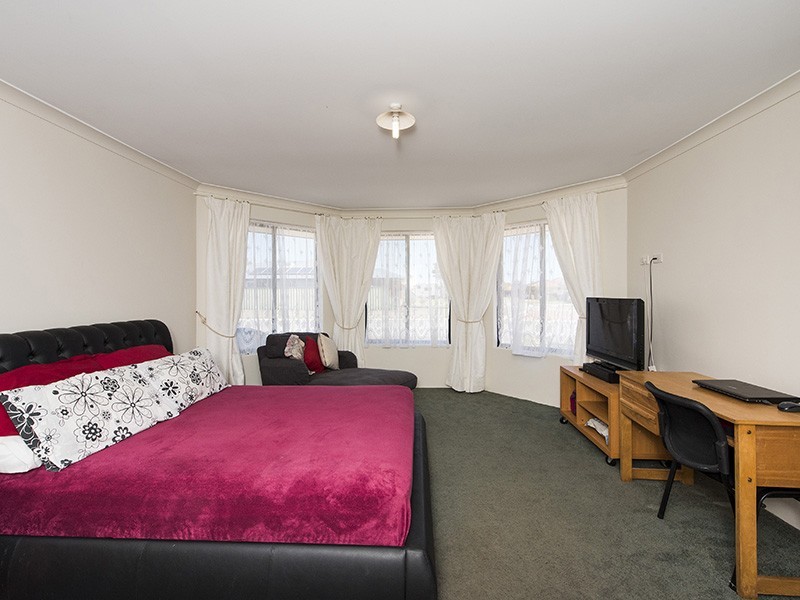 8 Laguardia Loop, Port Kennedy WA 6172