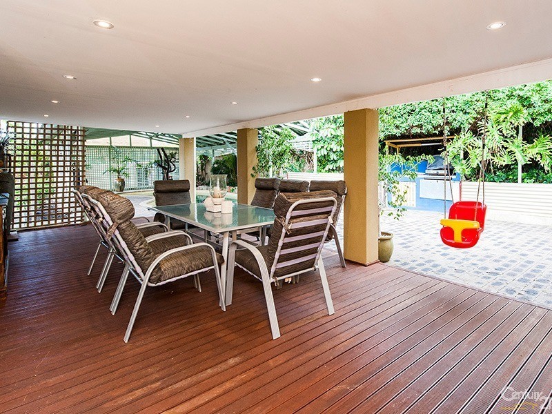 7 Barkley Place, Halls Head WA 6210