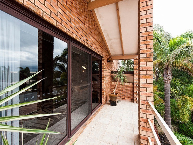 7 Barkley Place, Halls Head WA 6210