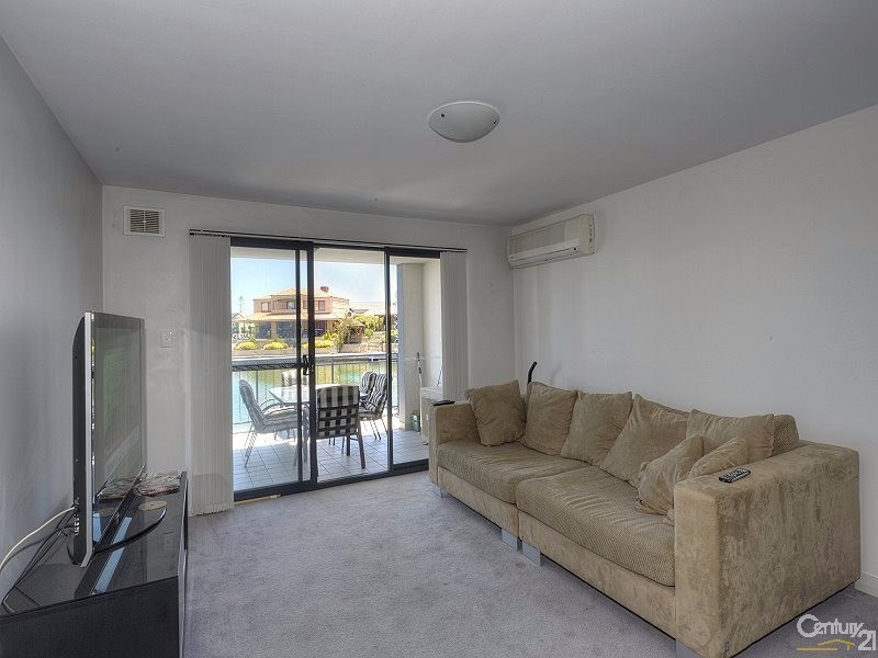 2/206 Mary Street, Halls Head WA 6210