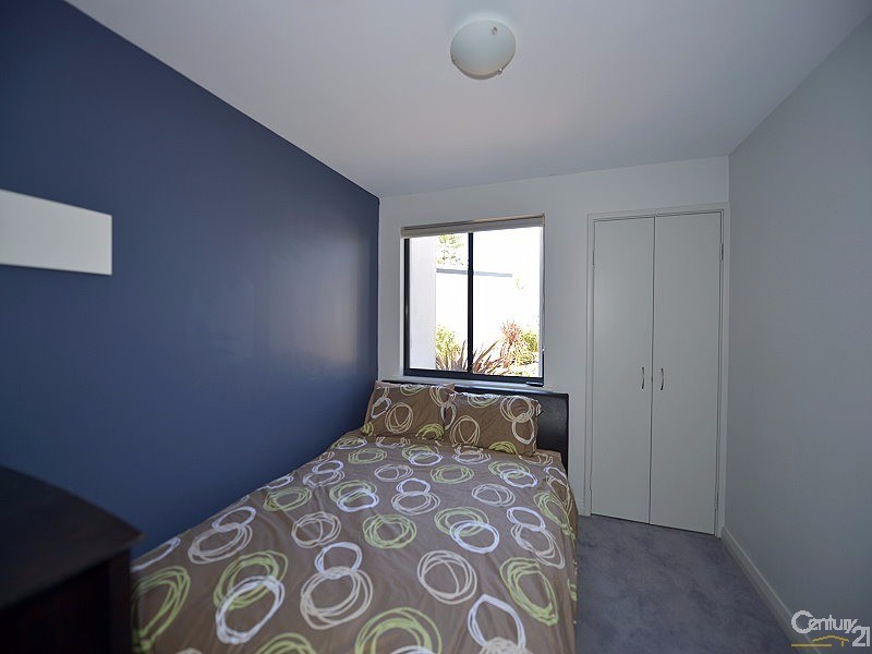 2/206 Mary Street, Halls Head WA 6210