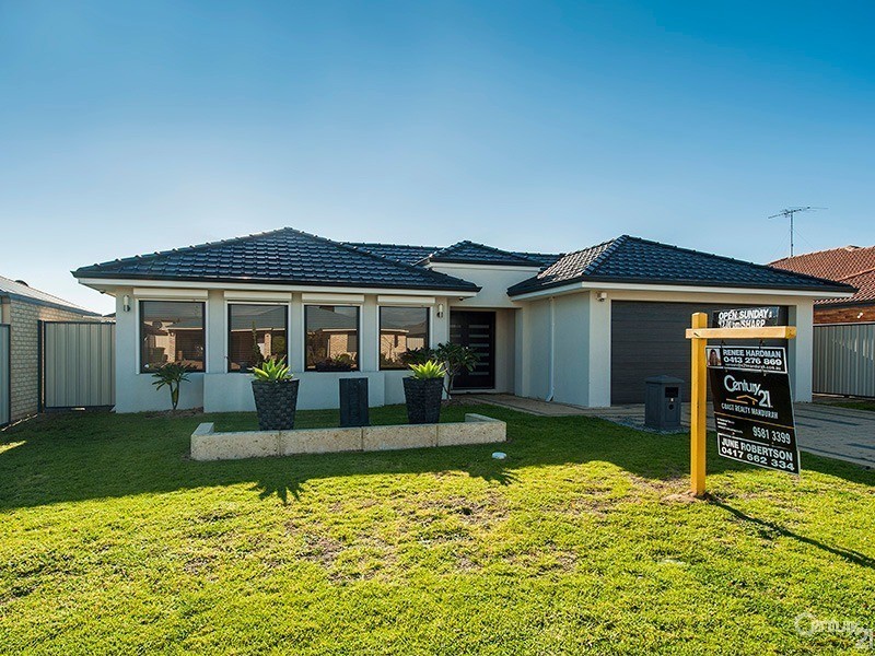 8 Pineknoll Gardens, Meadow Springs WA 6210