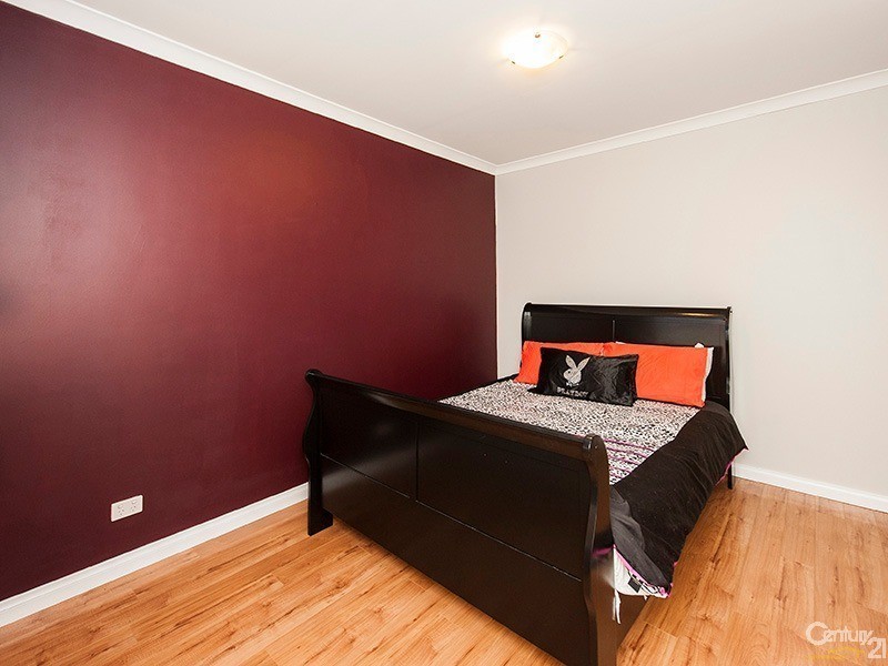 8 Pineknoll Gardens, Meadow Springs WA 6210