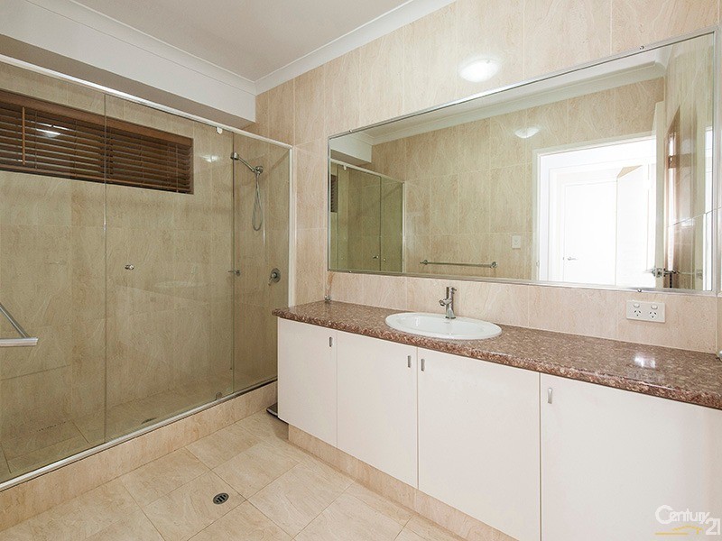 8 Pineknoll Gardens, Meadow Springs WA 6210