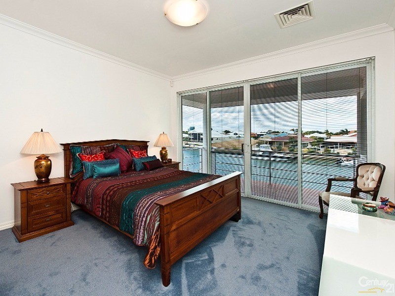 9 Cambria Island Retreat, Halls Head WA 6210