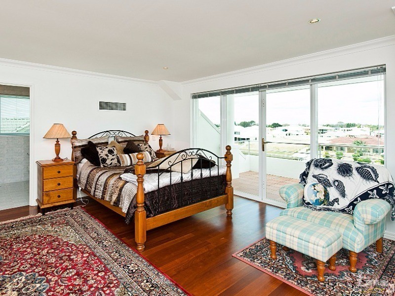 9 Cambria Island Retreat, Halls Head WA 6210