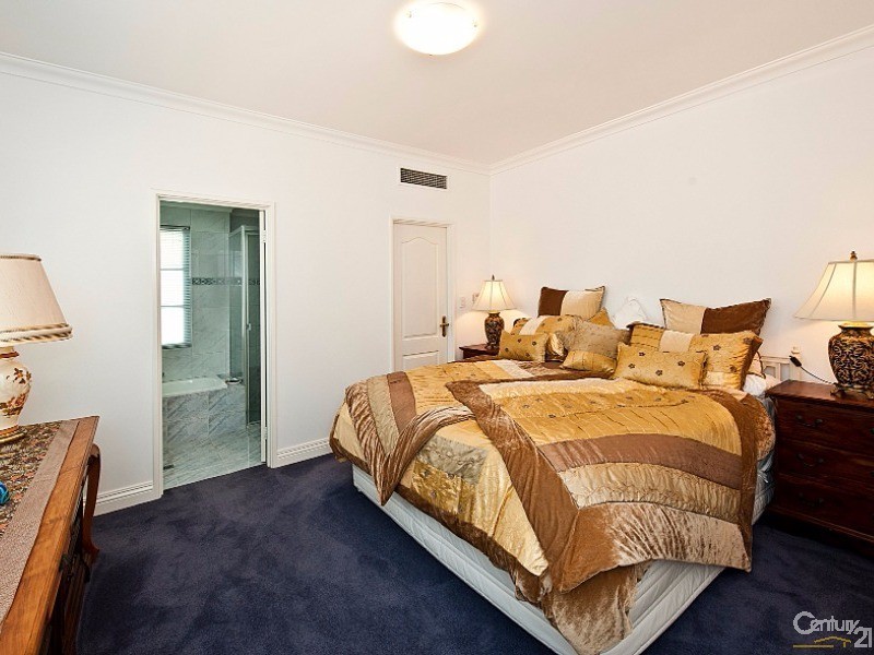 9 Cambria Island Retreat, Halls Head WA 6210