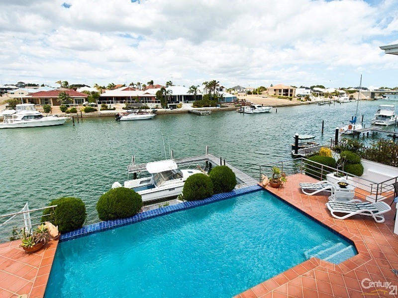 9 Cambria Island Retreat, Halls Head WA 6210