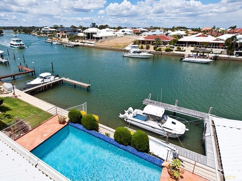 9 Cambria Island Retreat, Halls Head WA 6210