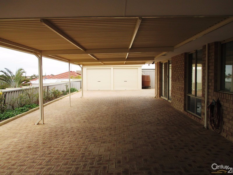 15 Jacana Way, Halls Head WA 6210