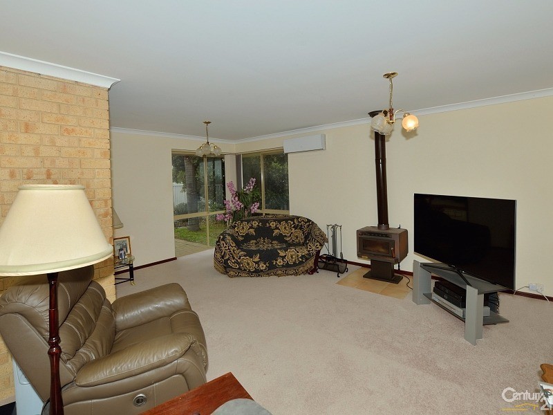 5B Maple Grove, Halls Head WA 6210