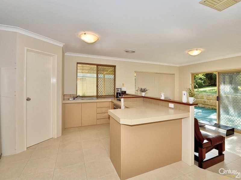 47 Casuarina Drive, Halls Head WA 6210