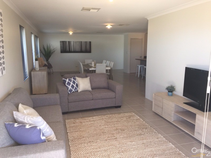 41 Newbridge Street, Meadow Springs WA 6210