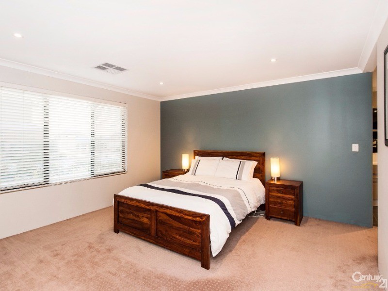 13 Currancy Lass Rise, Madora Bay WA 6210