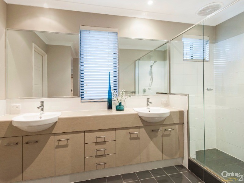 13 Currancy Lass Rise, Madora Bay WA 6210