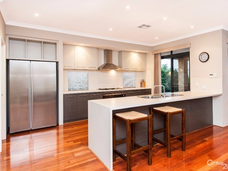 13 Currancy Lass Rise, Madora Bay WA 6210