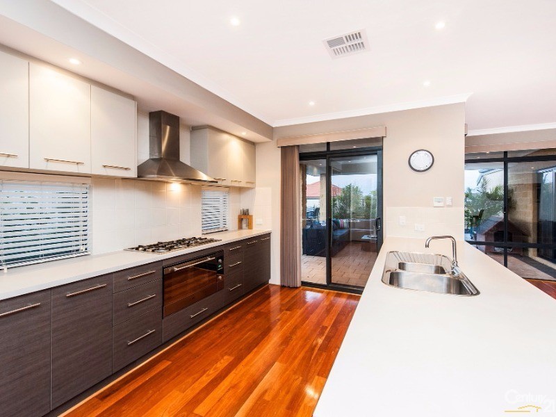 13 Currancy Lass Rise, Madora Bay WA 6210