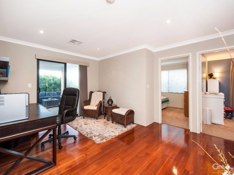 13 Currancy Lass Rise, Madora Bay WA 6210