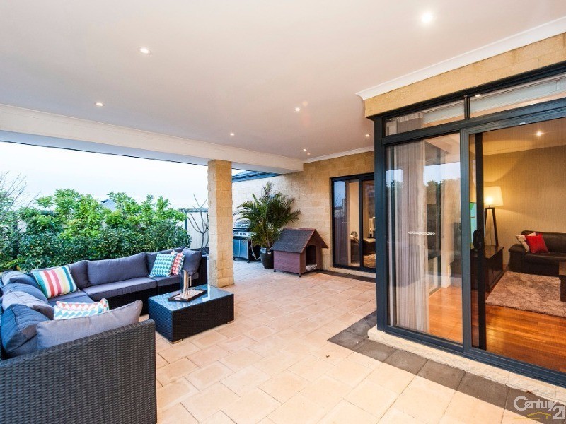 13 Currancy Lass Rise, Madora Bay WA 6210