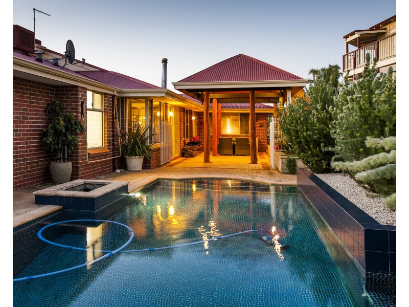 6 Carabeen Place, Halls Head WA 6210