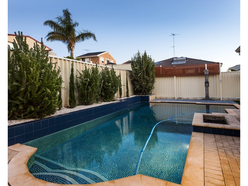 6 Carabeen Place, Halls Head WA 6210