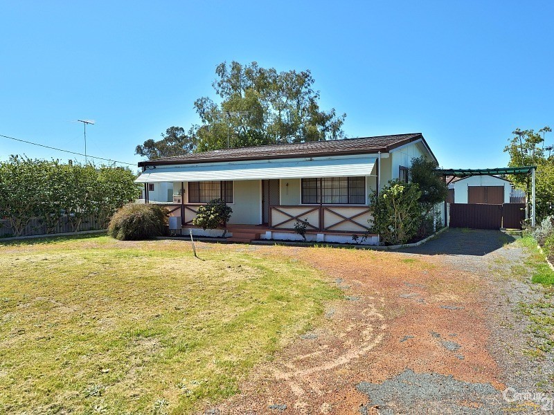 32 Kitchener Street, Dudley Park WA 6210