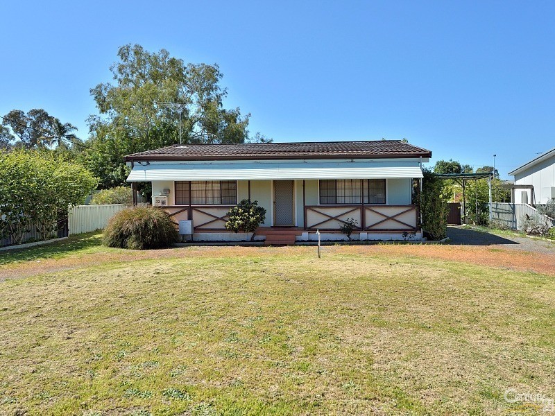 32 Kitchener Street, Dudley Park WA 6210