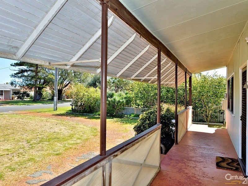 32 Kitchener Street, Dudley Park WA 6210