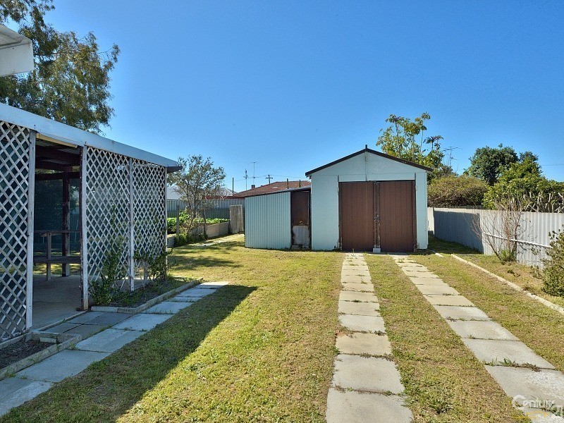 32 Kitchener Street, Dudley Park WA 6210