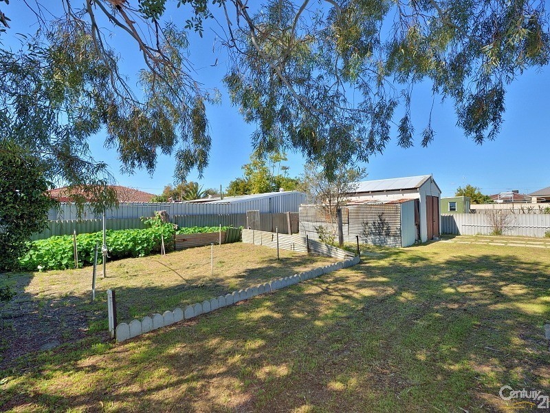 32 Kitchener Street, Dudley Park WA 6210