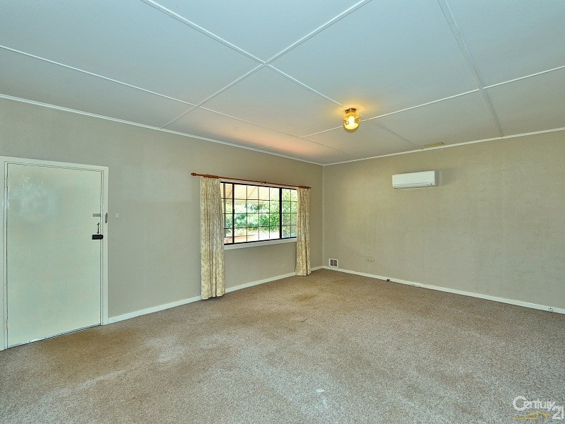 32 Kitchener Street, Dudley Park WA 6210