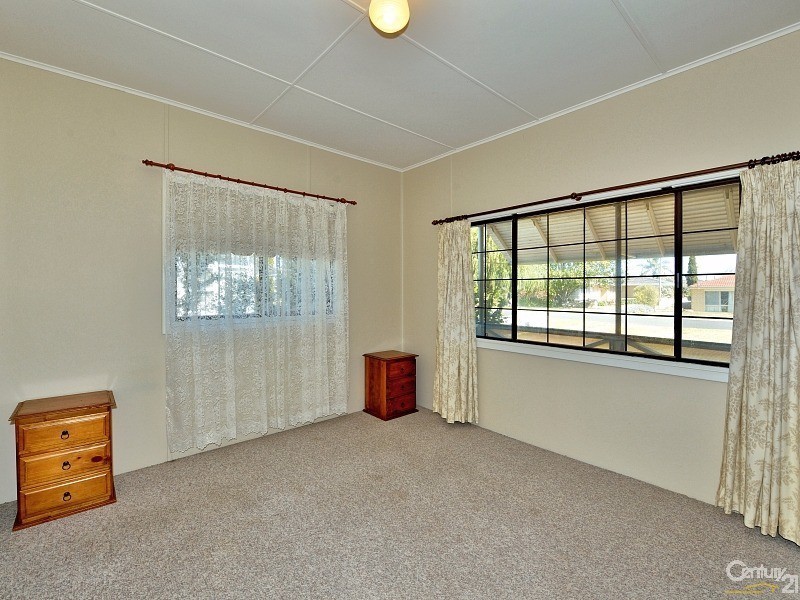 32 Kitchener Street, Dudley Park WA 6210