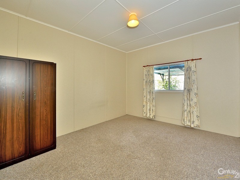 32 Kitchener Street, Dudley Park WA 6210