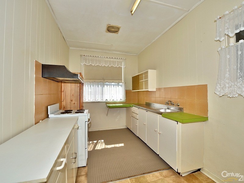 32 Kitchener Street, Dudley Park WA 6210