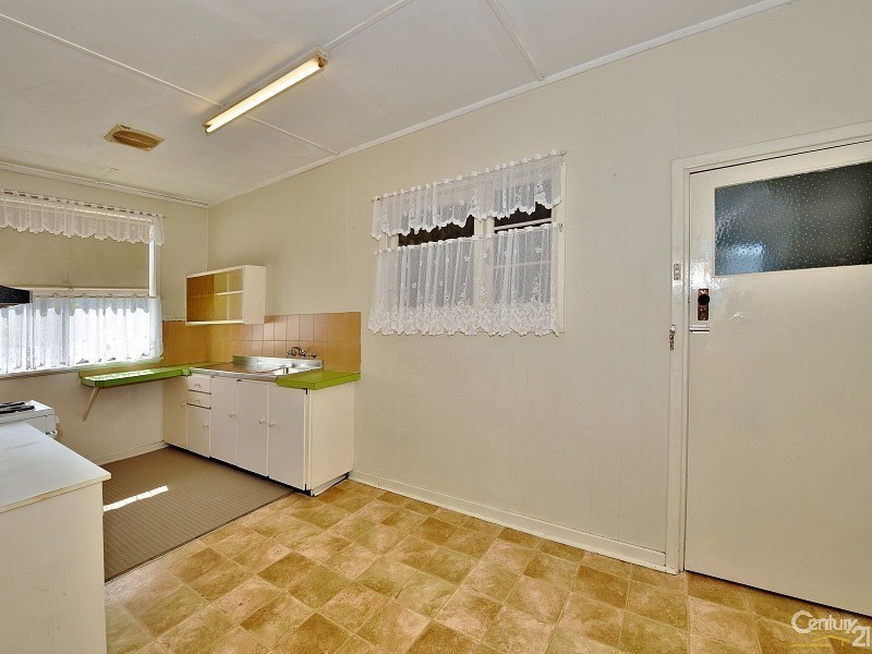 32 Kitchener Street, Dudley Park WA 6210