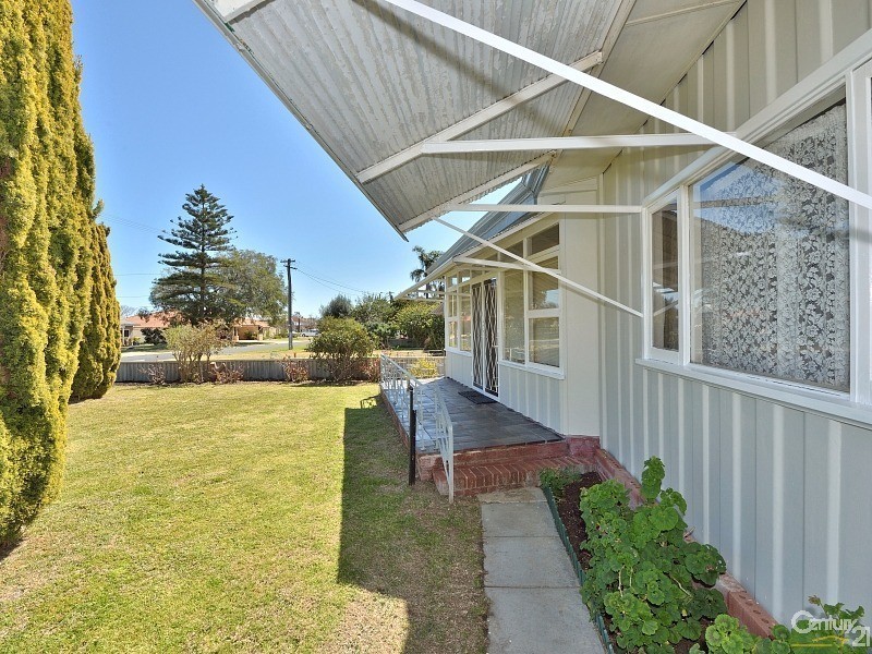 34 Kitchener Street, Dudley Park WA 6210