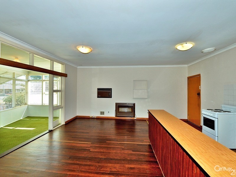 34 Kitchener Street, Dudley Park WA 6210